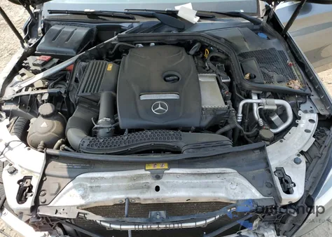 2018 Mercedes-Benz C 300 4Matic z USA, uszkodzony, nr VIN 55SWF4KB7JU247886